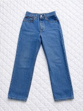 Levi’s 501 Original Fit Button Fly Jeans W26 L26 Medium Wash Denim